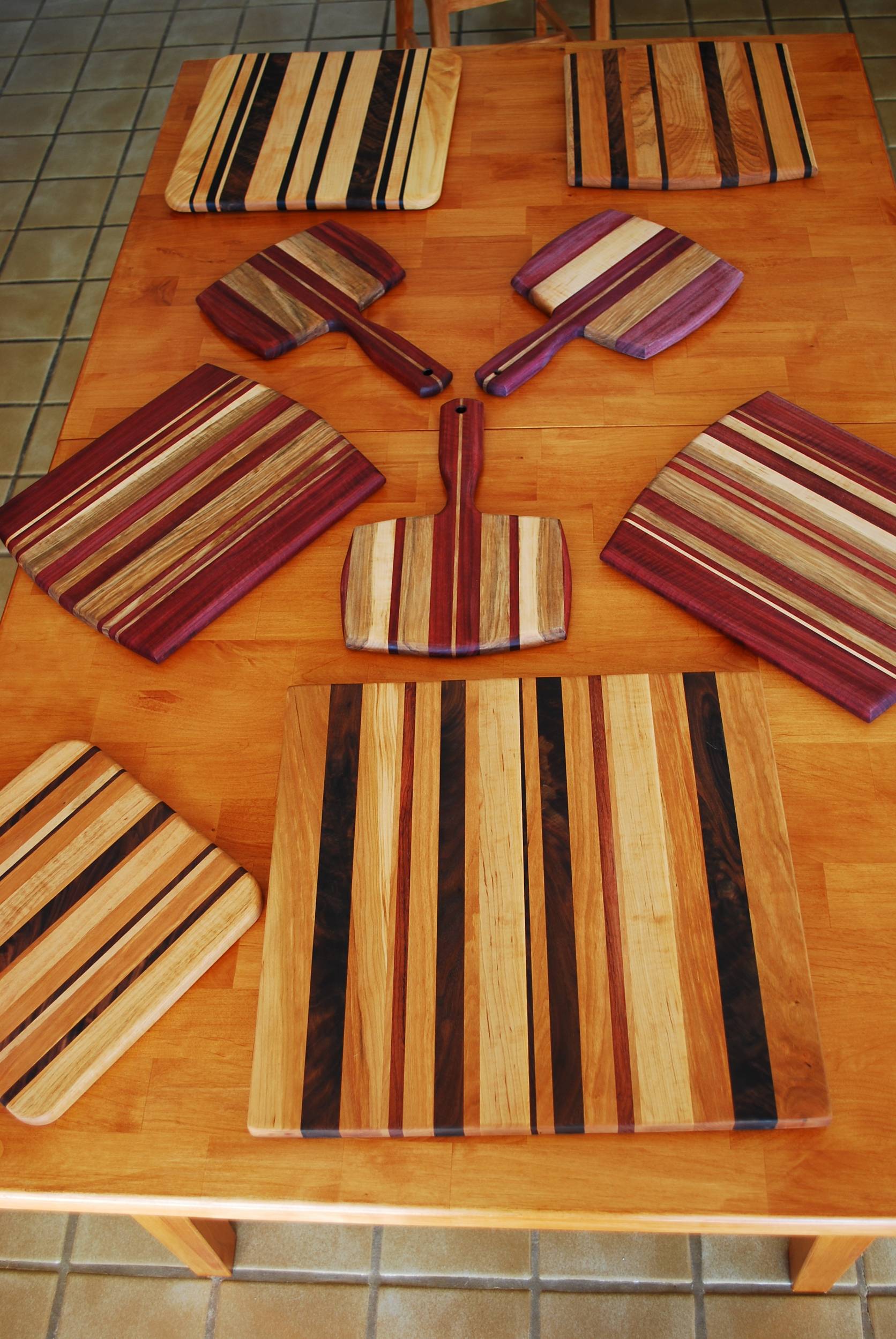 https://www.woodworkerssource.com/blog/wp-content/uploads/2009/11/Cutting_Boards_12.JPG