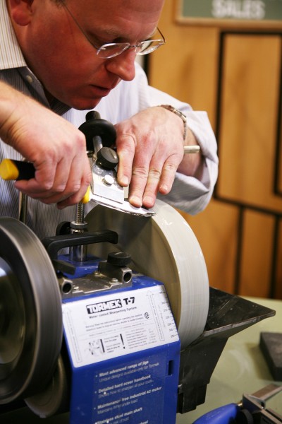 Knife sharpening with the Tormek sharpener